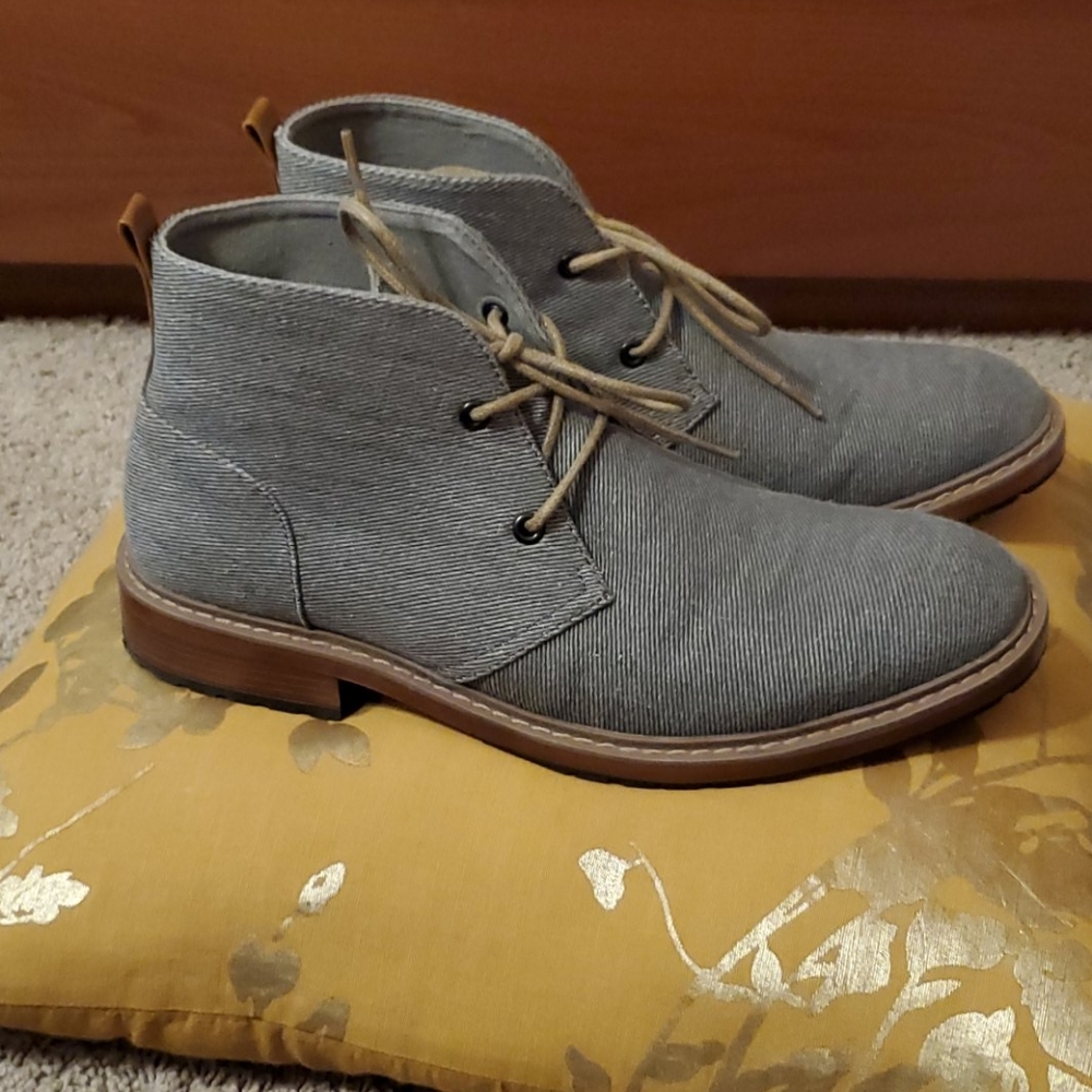 Perry Ellis gray canvas chukka boots